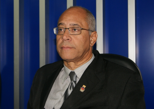 Reitor Paulo Roberto Pinto foi multado