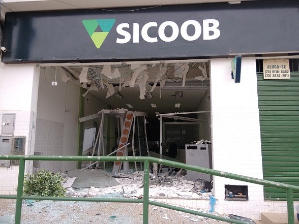Sicoob foi alvo de explosão na madrugada