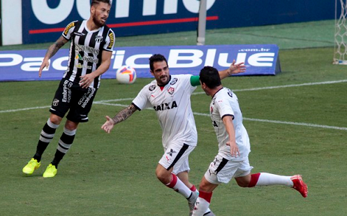 Escudero comemora o gol pelo Vitória. Foto: Estadão