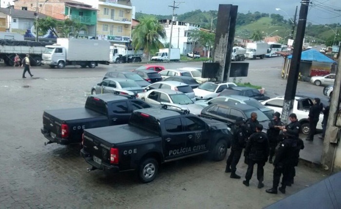 Policiais atuam na entrada de Nazaré. Foto: WhatsApp 