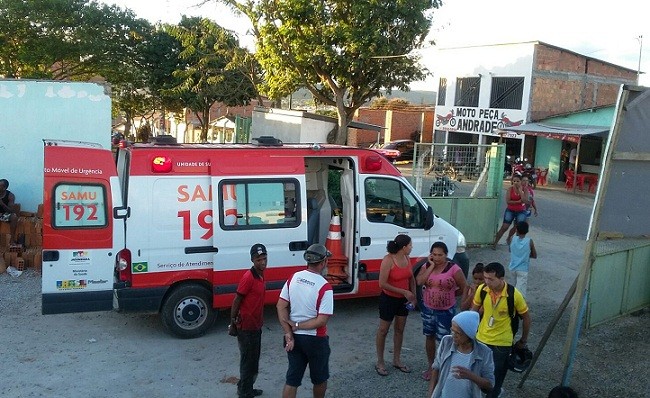 Ambulância do Samu socorreu vítima. Foto: Mailson Silva