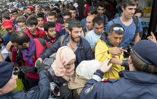 Refugiados chegaram no sábado. Foto: Reprodução / AFP