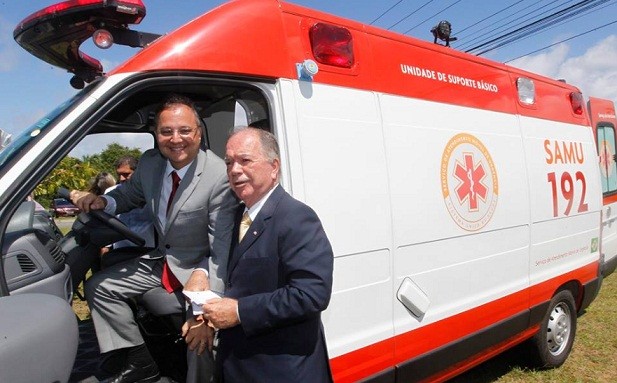 João Leão e Vilas-Boas entrega ambulâncias. Foto: Seplan