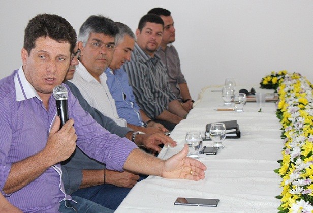 Zé Cocá preside reunião de gestores. Foto: Blog Marcos Frahm