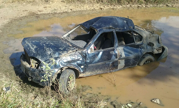 Carro Ford Fiesta ficou destruído. Foto: Giro em Ipiaú