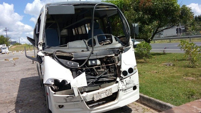 Micro-ônibus da Prefeitura levava pacientes para Salvador