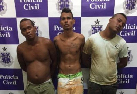 Trio foi preso com arma, dinheiro e droga. Foto: Polícia Civil
