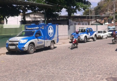 Polícia Técnica removeu corpo. Foto: Reprodução/Mídia Bahia