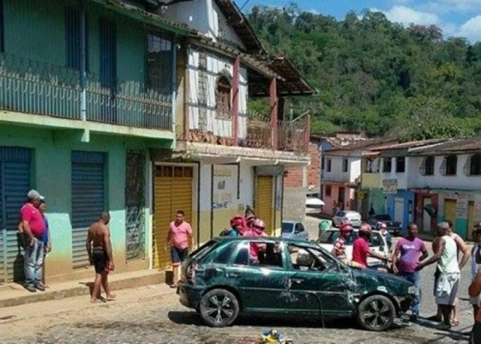 Veículo Gol capotou. Foto: Site Diário Paralelo