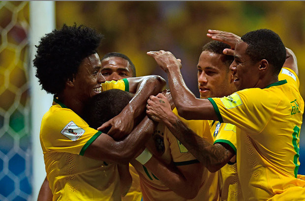 Seleção comemora triunfo na Fonte Nova (Foto: AFP)