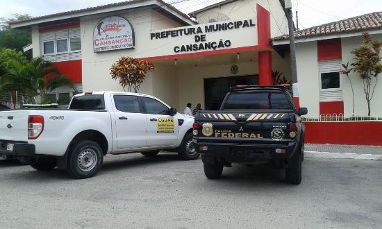 PF na Prefeitura de Cansanção Bahia. Foto: Calila Notícias