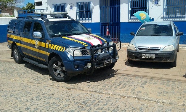PRF apresenta veículo em Delegacia de Polícia. Foto: Divulgação