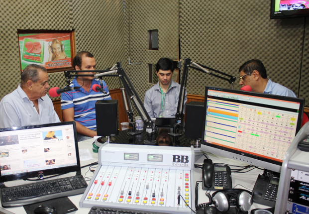 Rádio 93 FM enfatiza falta de agência em Jaguaquara 