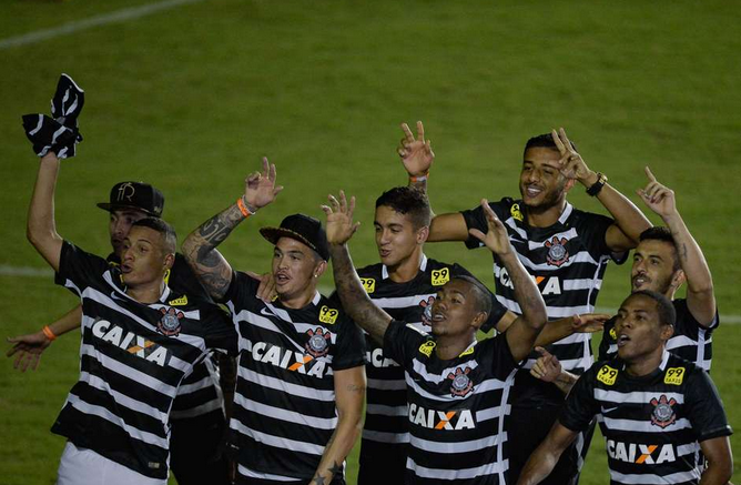 Jogadores comemora título. Foto: Pedro Martins/Agif / Gazeta Press