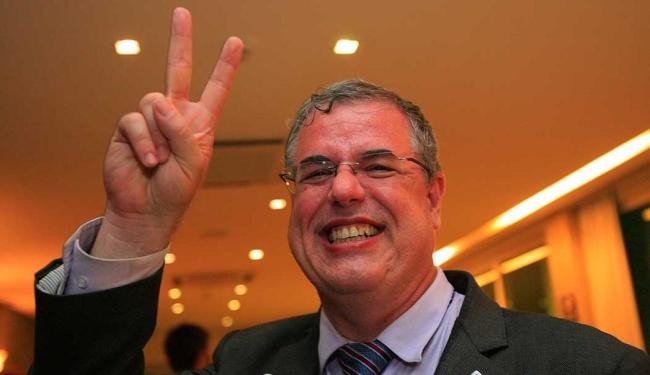 Luiz Viana comemora reeleição. Foto: Margarida Neide | Ag. A TARDE