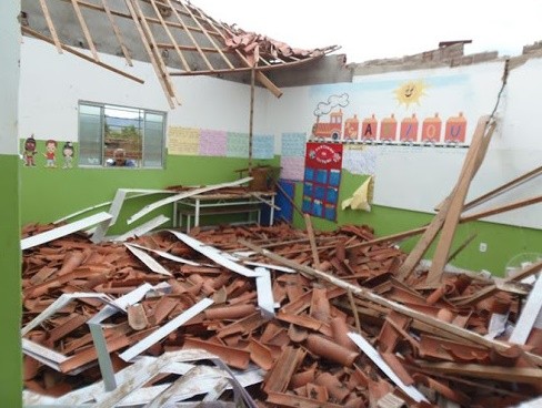 Telhado caiu em escola municipal. Foto: Itambé Agora
