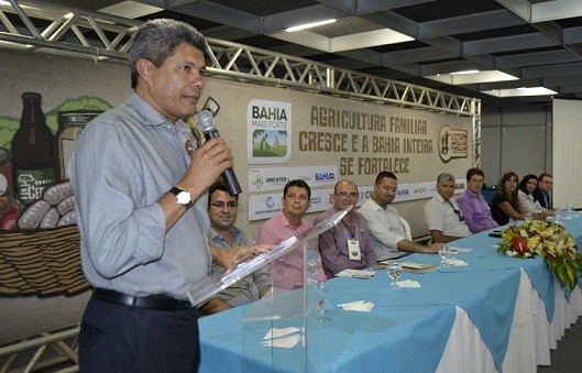 Jerônimo Rodrigues assina convênio com prefeitos