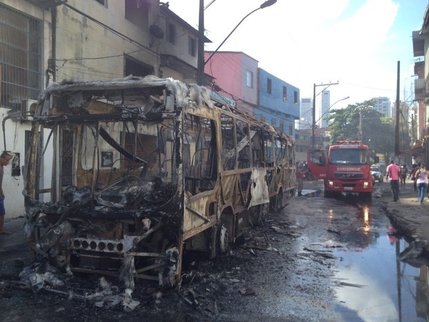 Ônibus queimado em Vale das Pedrinhas. Foto: German Maldonado