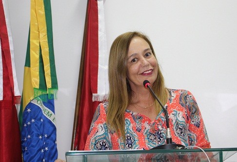 Juíza Andréa Padilha discursa na Câmara