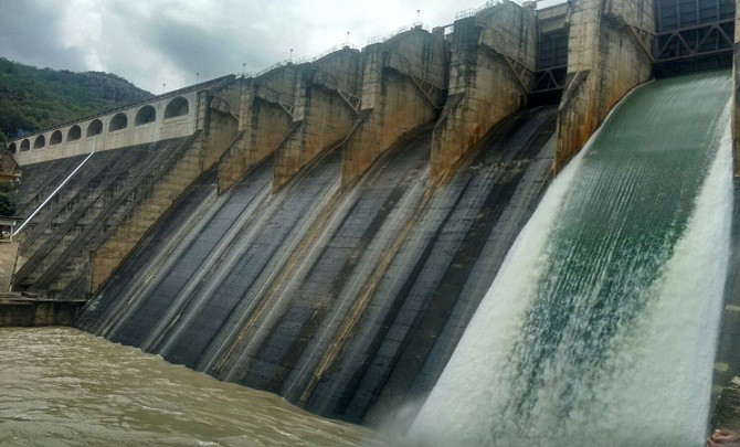 Comportas são abertas na Barragem. Foto: Zenilton Meira