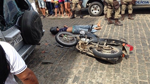Jovem bateu moto em carro e morreu. Foto: Leitor do BMF