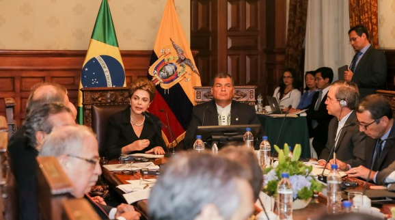 Dilma em encontro com o presidente equatoriano