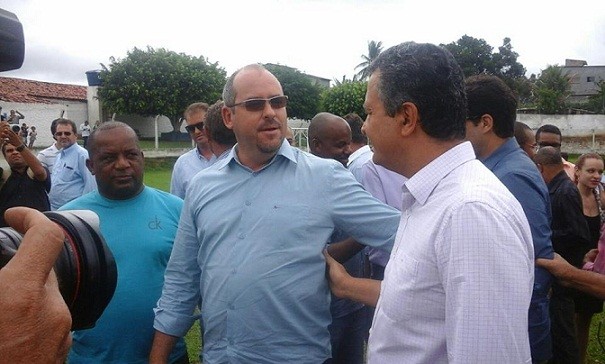 Prefeito e governador conversam. Foto: Divulgação