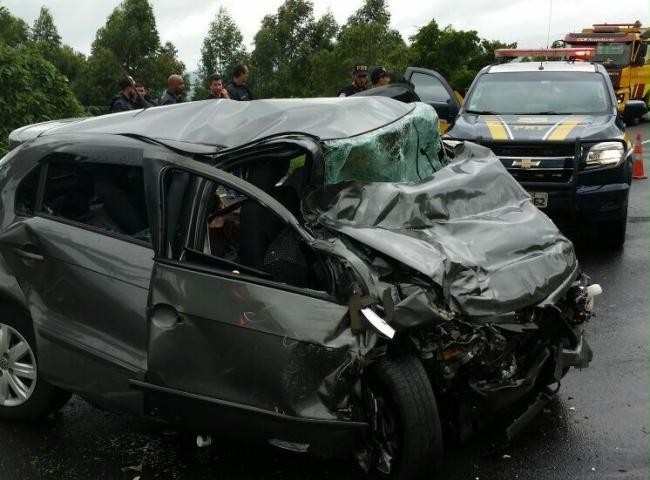 Carro Gol levava vítimas que morreram no acidente 