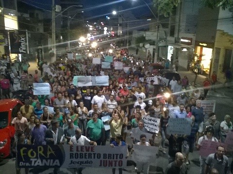 Opositores se manifestam contra Tânia. Foto: Blog Marcos Frahm