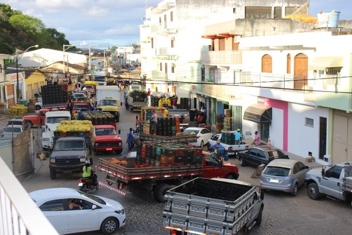 Veículos ficam parados na via pública. Foto: Blog Marcos Frahm