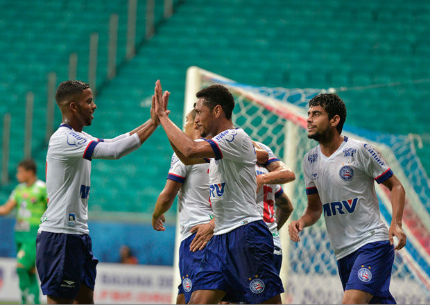 Tricolores comemoram gol (Foto: Betto Jr/CORREIO 