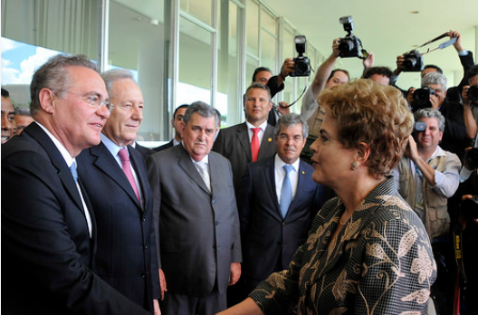 Dilma cumprimenta Renan. Foto: Geraldo Magela/Agência Senado