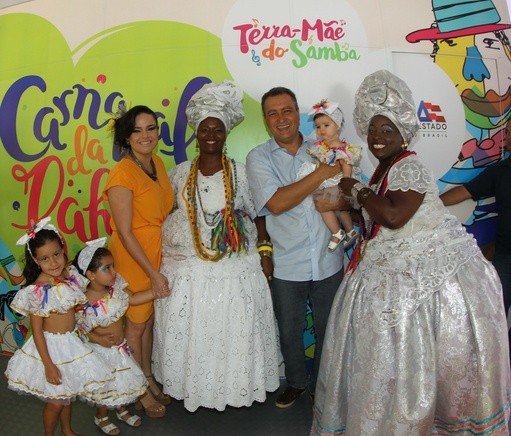 Rui Costa e família acompanham curtem o Carnaval. Foto: Manu Dias
