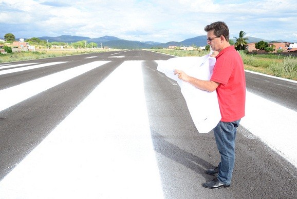 Jorge Faria acompanha trabalhos no Aeroporto. Foto: Zenilton Meira