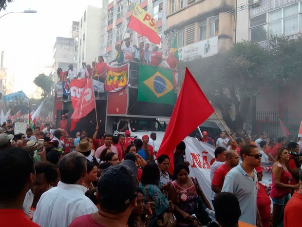 Manifestantes gritaram palavras de ordem. Foto: Maiana Belo/ G1