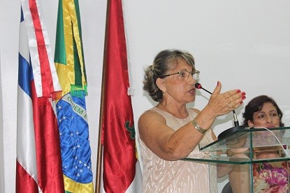 Prof. Mara Gasbarre homenageada. Foto: Blog Marcos Frahm