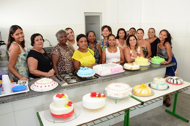 Mulheres tomam curso de bolo. Foto: Zenilton Meira