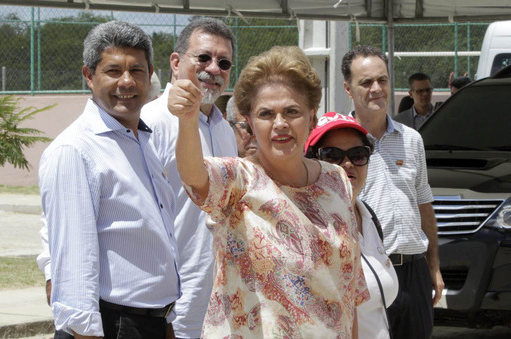 Dilma é ovacionada em Feira. Foto: Mateus Pereira