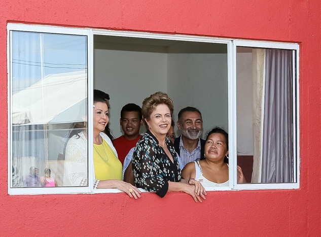 Dilma vai entregar casas em Feira