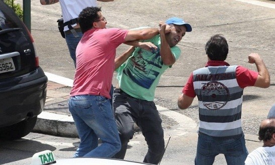 Militantes entram em confronto. Pedro Kirilos / Agência O Globo