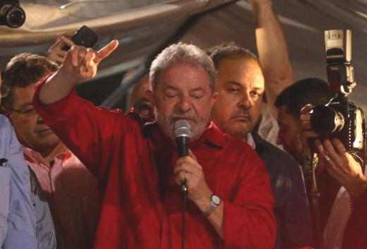 Lula vai em ato pró-Dilma. Marcos Alves/Agência O Globo