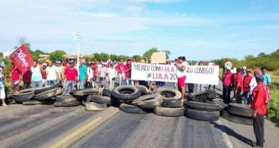 Trabalhadores protestam em defesa de Lula