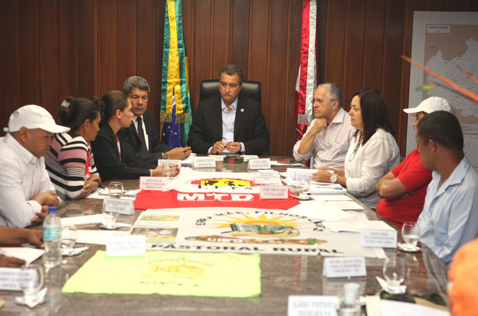 Rui com líderes de movimentos sindicais. Foto: Alberto Coutinho