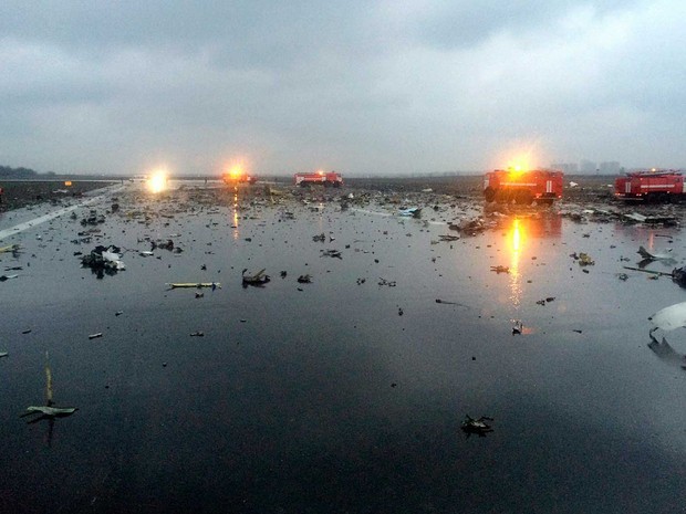Destroços do avião. (Foto: vk.com / Rostovnadonu / via AP Photo