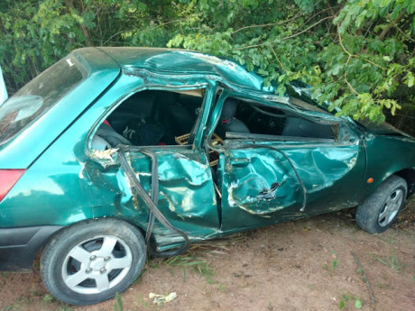 Ford Fiesta ficou destruído. Foto: Site Amargosa News