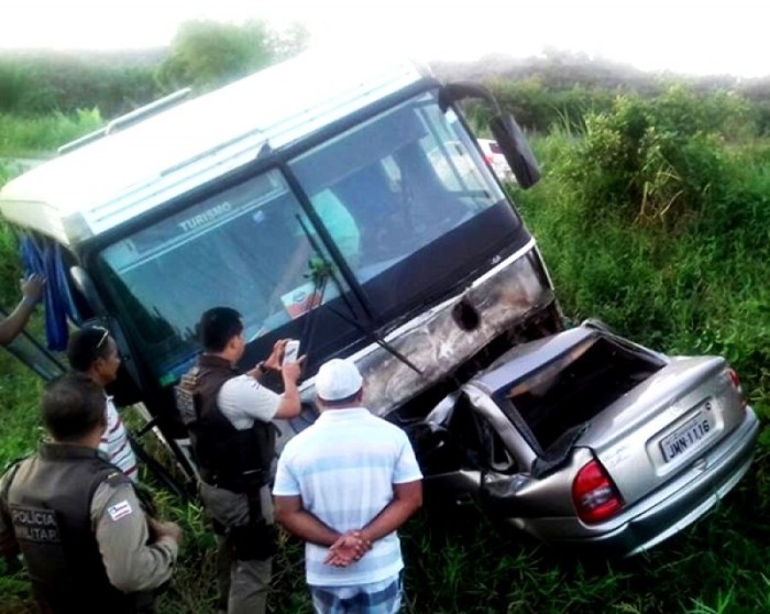 Vítimas fatais estavam no carro. Foto: Site Catu Notícias