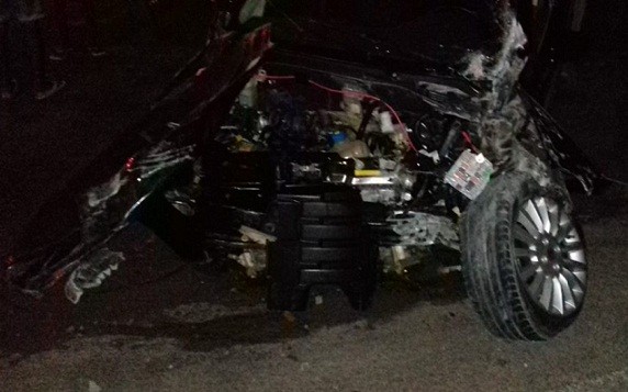 Carro Fiat Punto ficou destruído. Foto: Criativa Online