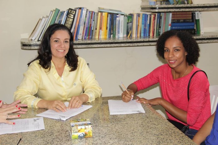Karina Silva empossa oito professores. Foto: Divulgação | Ascom