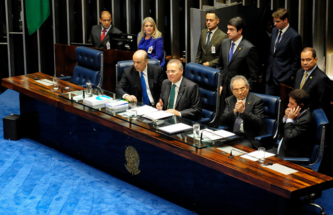 Senadores varam a madrugada. Foto: Jonas Pereira/Agência Senado