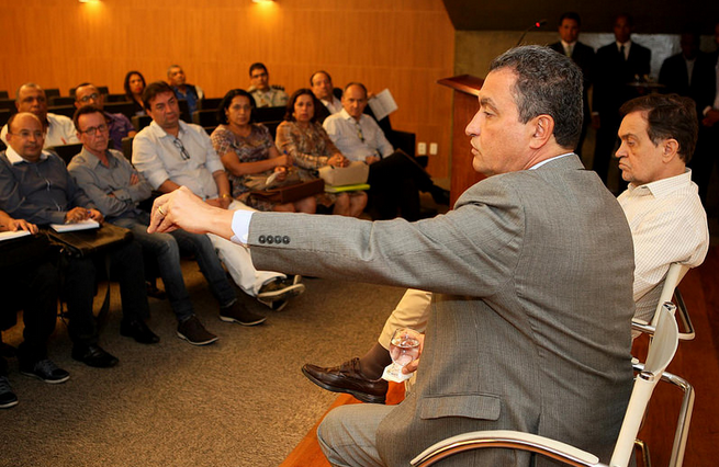 Rui anuncia prêmio para professores. Foto: Mateus Pereira